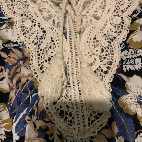 Listicle floral top - Picture 3 of 5